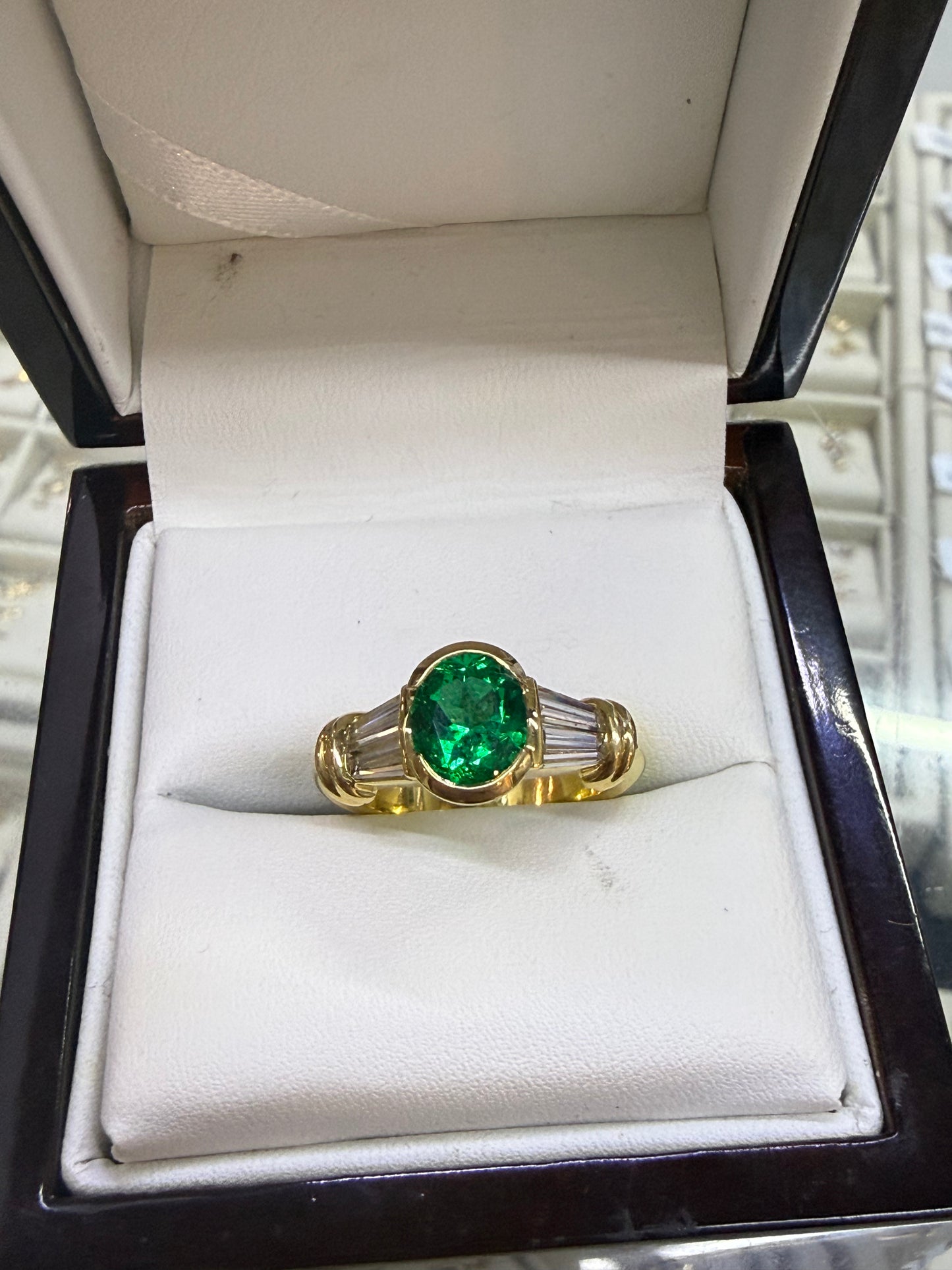 Anillo de Esmeralda Y Diamantes