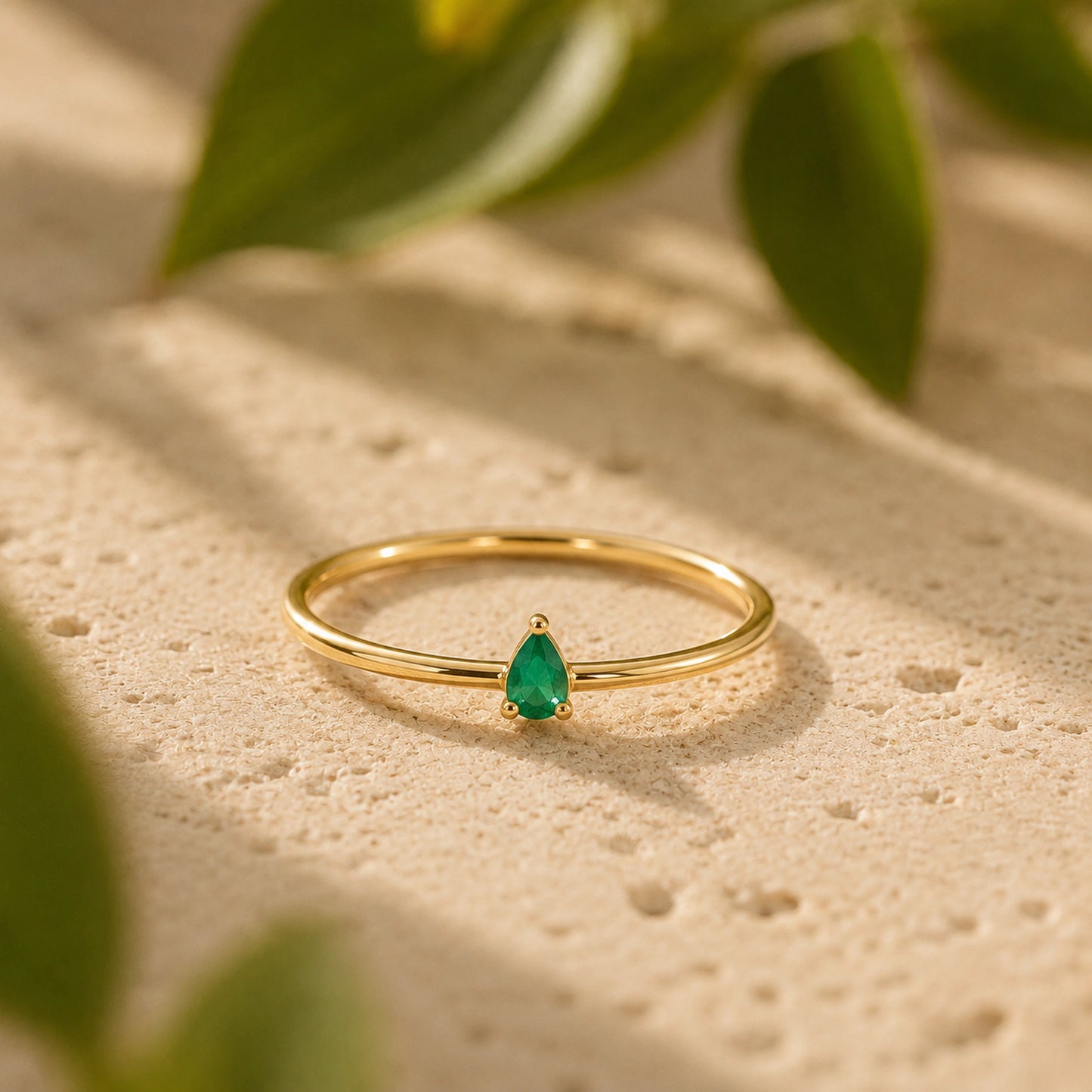 Anillo solitario de esmeralda