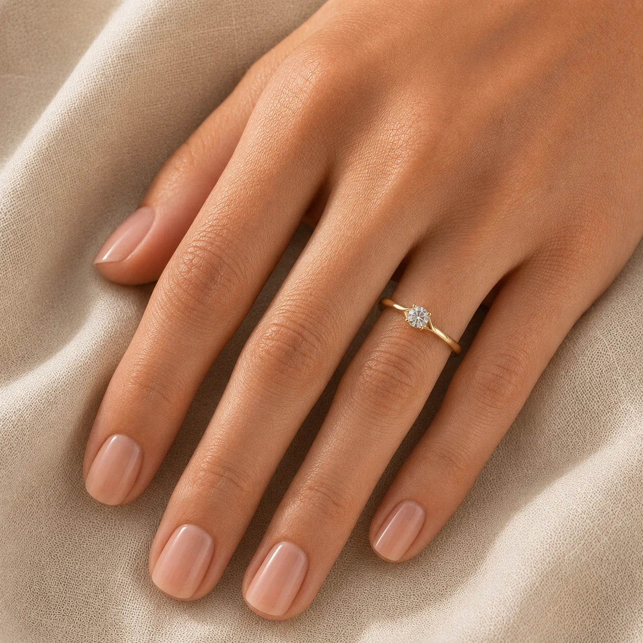 Anillo solitario con diamante de laboratorio de 0.28 Qt corte redondo
