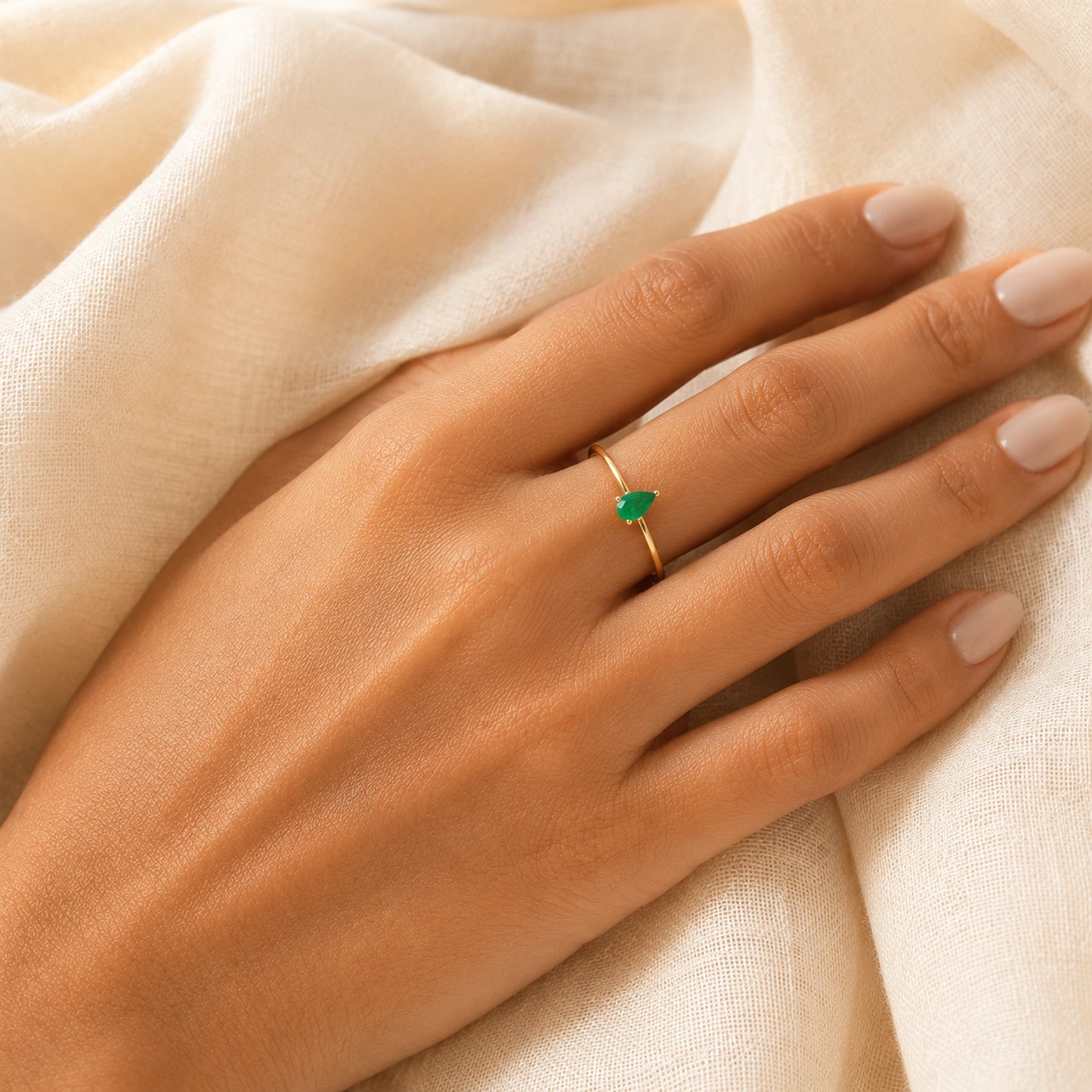 Anillo solitario de esmeralda